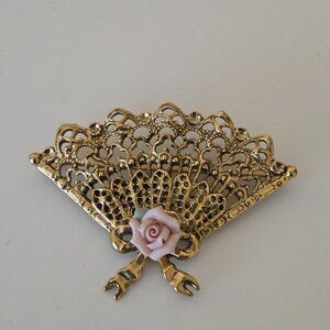 Vintage 1928 Gold Tone Hand Fan w/ Pink Porcelain Rose 2.5 inch Brooch Pin